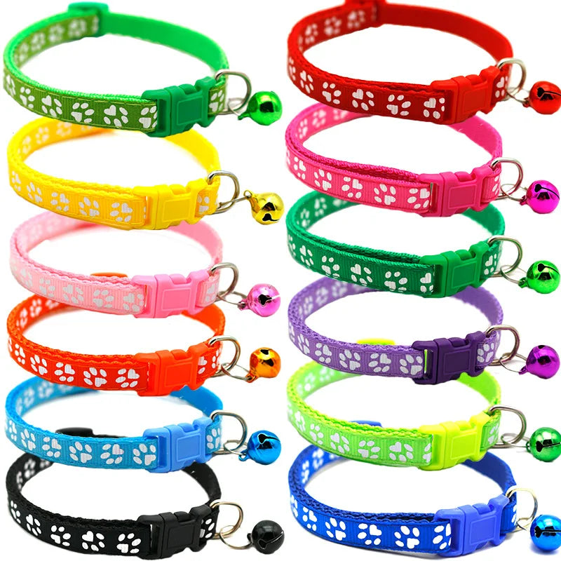 Buntes Haustierhalsband mit Glöckchen & Pfotenmuster